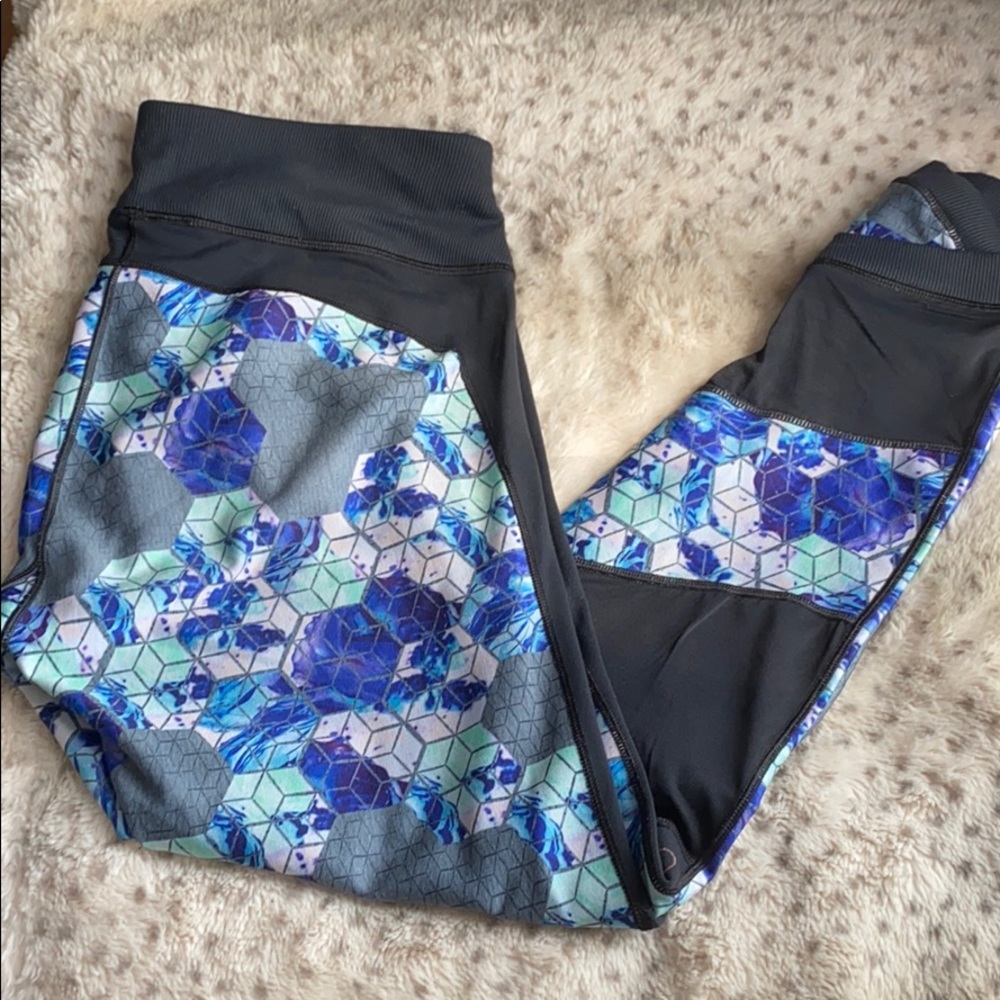 CARRIE UNDERWOOD LEGGINGS